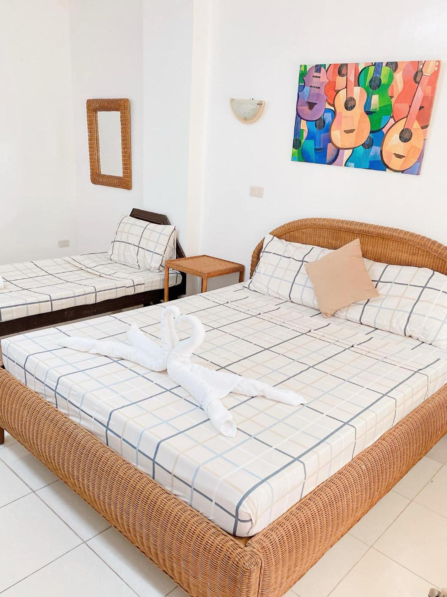 Hostel Happy Beachfront Boracay Island
